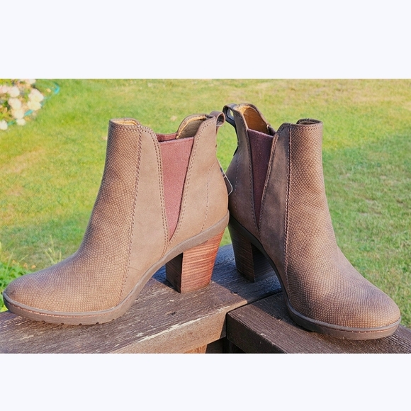 BEARTRAPS POSTURE Women's brown high heel boots that help promote better posture - Picture 6 of 14